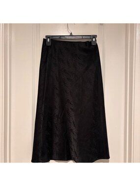 Black satin midi skirt with patternSize:...